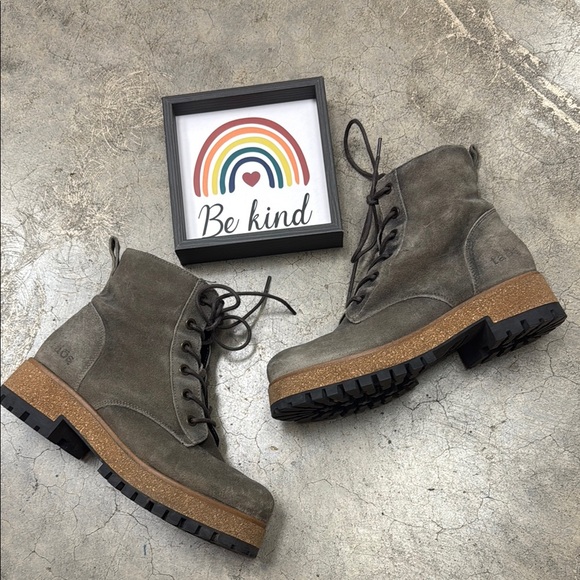 Taos Footwear Gray Lace Up Boots - Picture 1 of 9